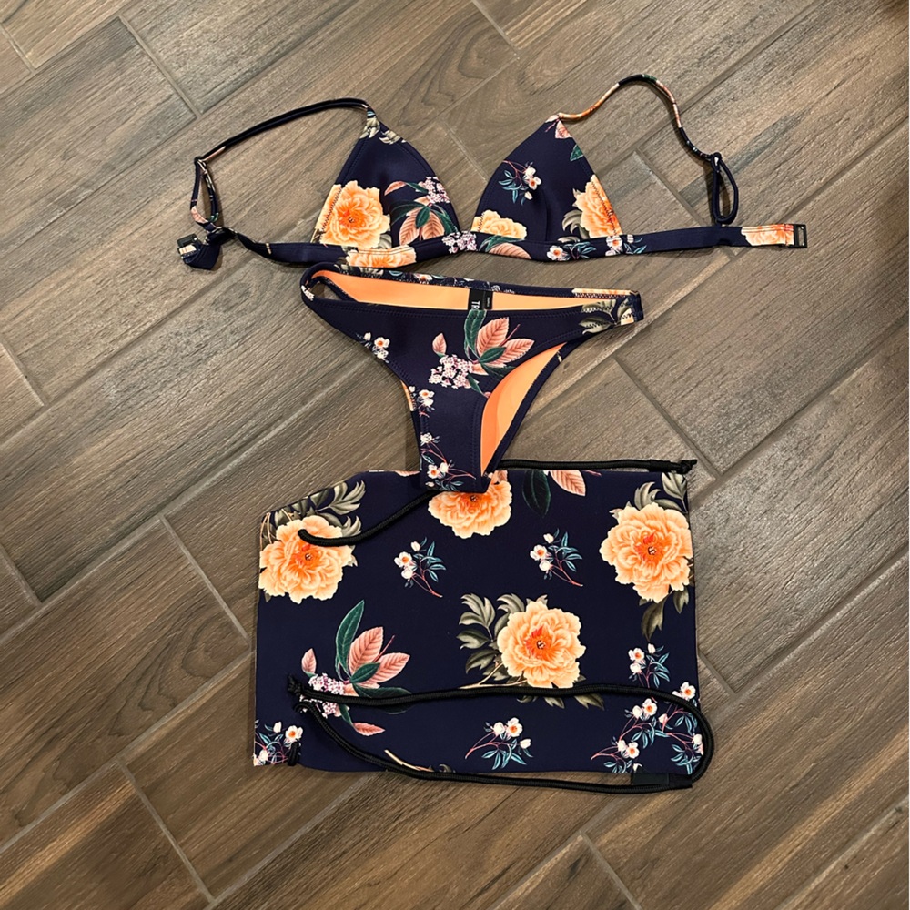 Triangl bikini set with matching bag size small + top and small bottom